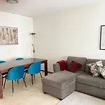 Pihlajisto 1 - Newly Renovated Spacious 4-Bedroom Condo With Patio, Free Parking