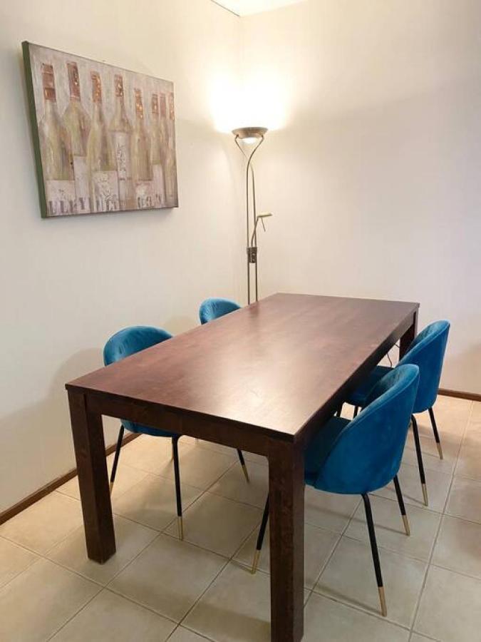 Pihlajisto 1 - Newly Renovated Spacious 4-bedroom With Patio, Free Parking Apartment *